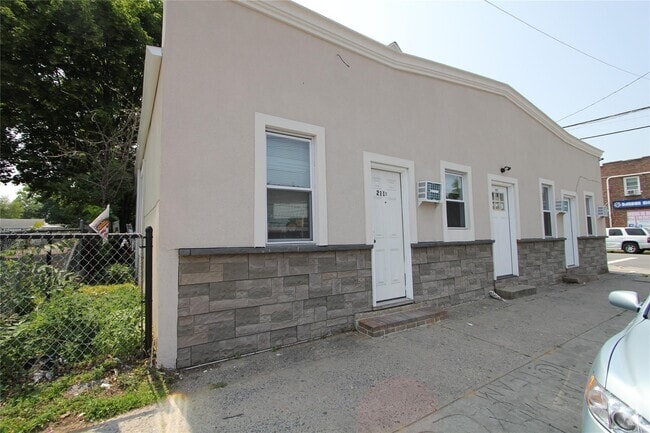 Building Photo - 211-C S Franklin St Rental