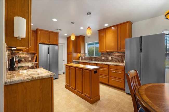 Photo - 334 W Horseshoe Ave