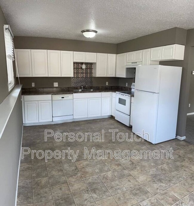 Building Photo - 725 30th St N Unit Lower Rental