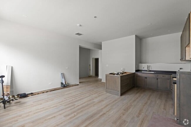 Building Photo - 3 bedroom in Chicago IL 60618 Rental