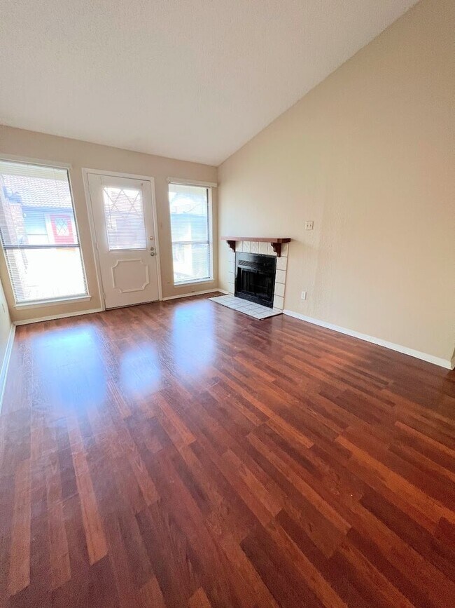 Photo - Croix 325 - 2 Bed 1 bath - $1450