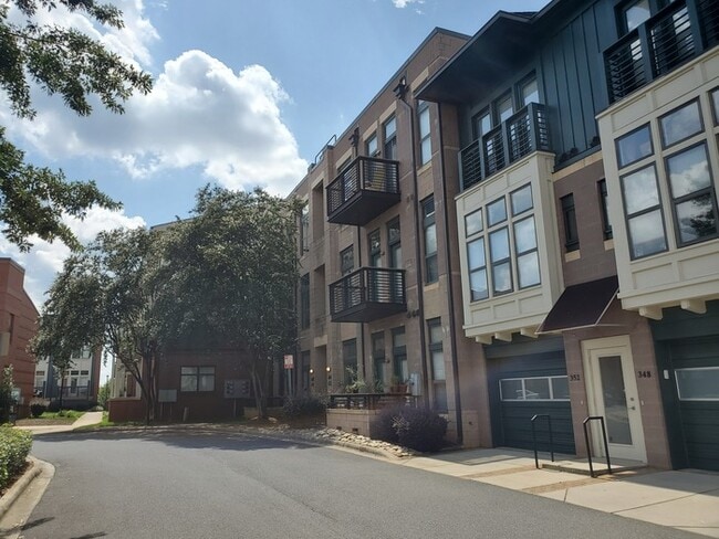 Building Photo - South End condo 1 Bedroom/1 Bath close to everything! Unit 452