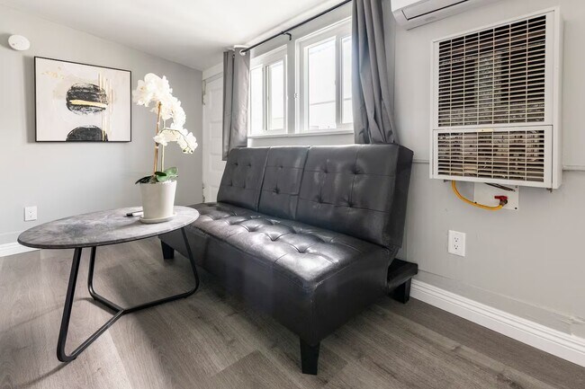 Photo - 731 S Marengo Ave