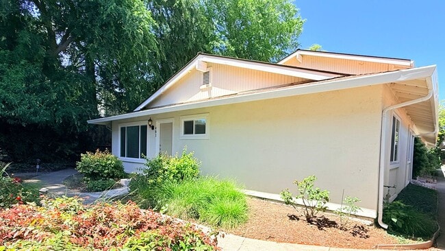 Photo - NEWLY RENOVATED---- 2BD/1BA, End Unit TH in Twin Creeks Garden, San Ramon- Available Now!