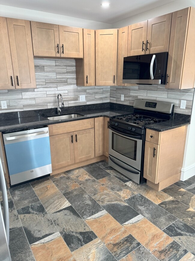 Photo - 38 Willow Ave Apartments Unit Top