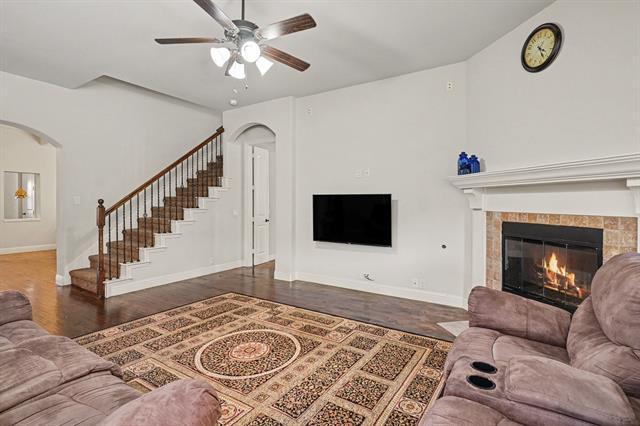 Photo - 2412 Lynbridge Dr