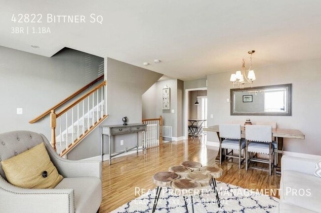 Photo - 42822 Bittner Square