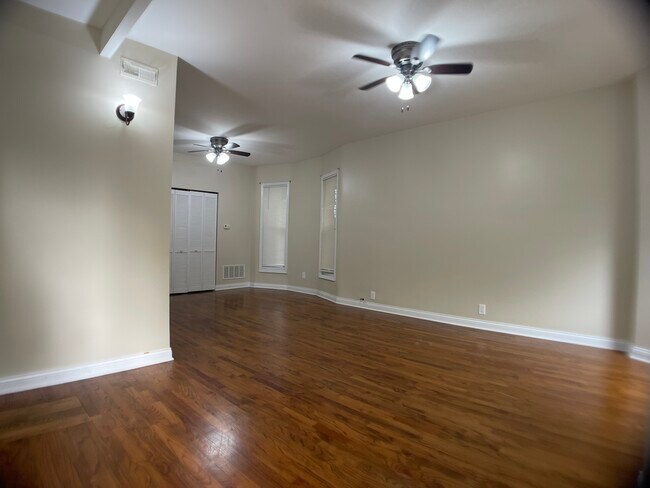 3572 W Dickens Ave Unit 1