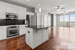 333 W Trade St Unit 1401