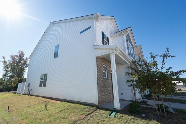 Photo - 9 Loebner Ln