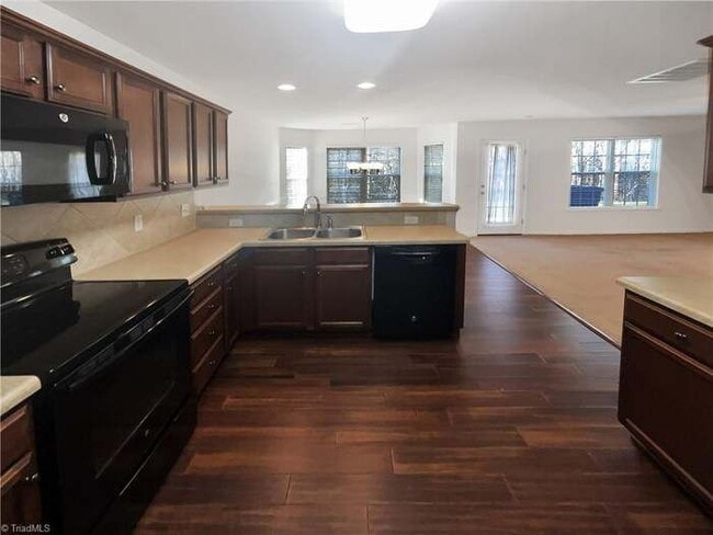 Photo - 2102 Longburn Dr