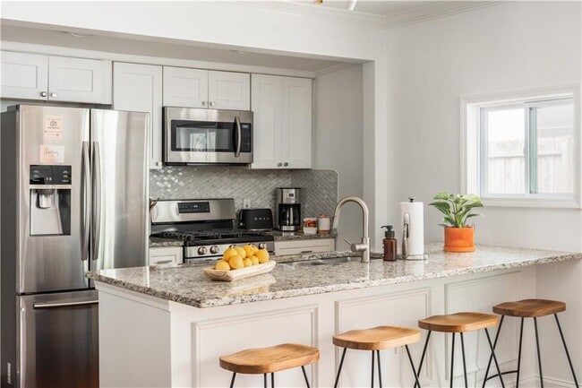 Photo - 200 Lowry St NE