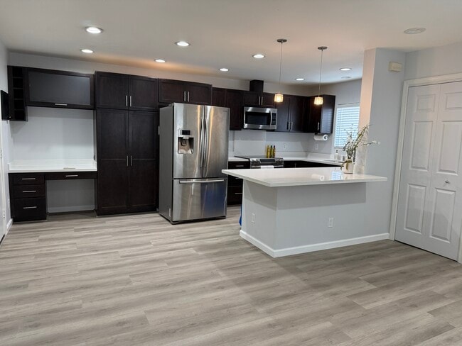 Building Photo - 1518 Thurston Ave