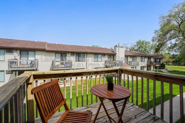 Building Photo - 3460 Wallace Ct SW Unit 1