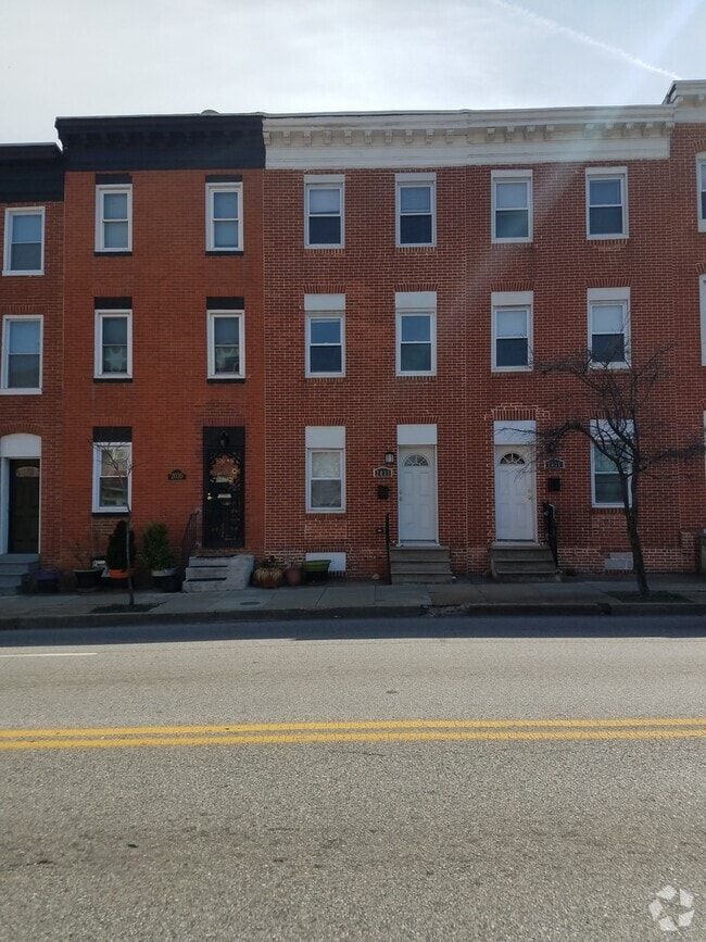 Building Photo - Lovely 3 Bedroom Townhome  in East Baltimo...