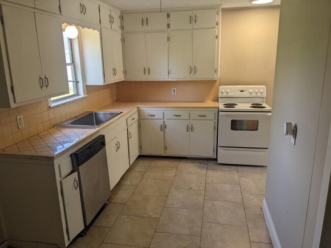 Building Photo - 3470 Kipling Dr