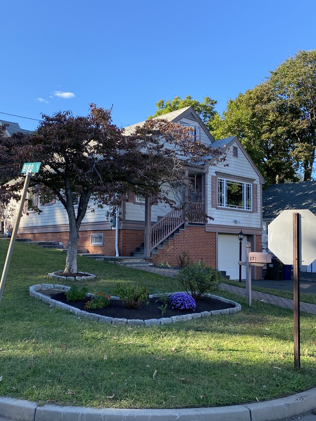 Photo - 272 Castle Ave