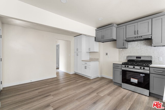 Photo - 11243 Hulme Ave