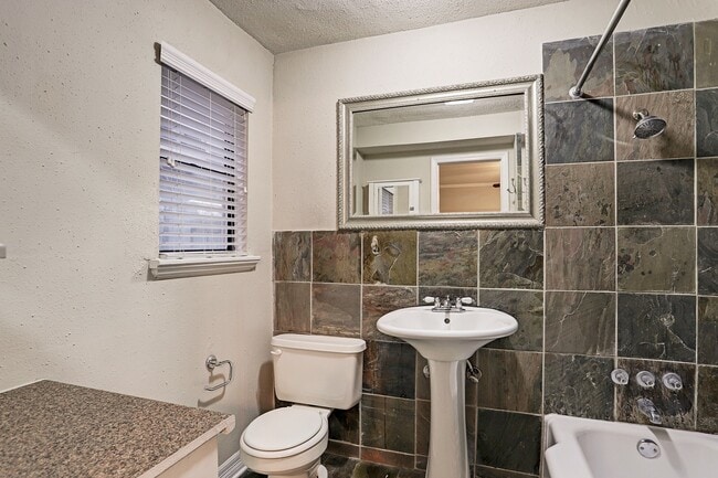 Photo - 405 Hawthorne St Unit 13