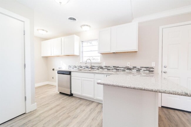 Photo - PRE-LEASING for AUGUST - Great 3/2 with a Large Bonus Room