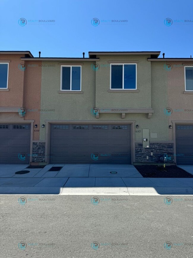 Photo - 3-Bedroom 2.5 Bathroom 2 car garage Condo in Carson City
