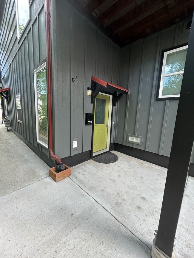 Photo - 2 Bedroom | 2 Bathroom Upstairs Duplex Unidad B