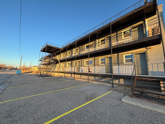 Photo - 808 Ave H