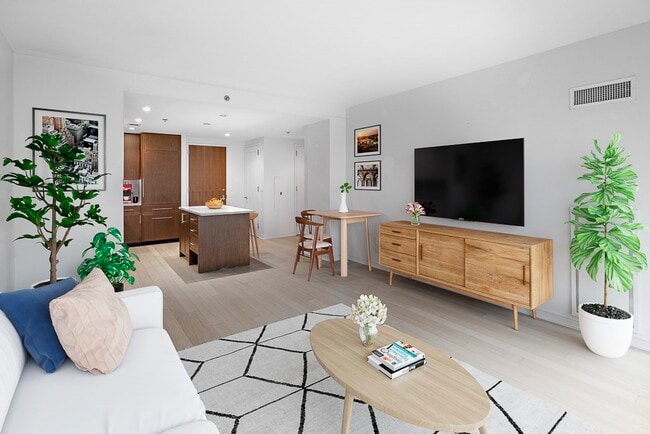 Building Photo - 580 Washington St Unit 404