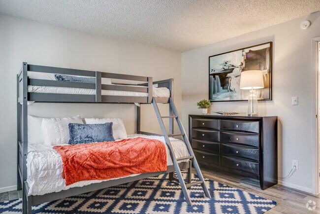 2BR, 2BA - 844SF