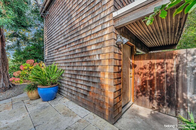 Photo - 2223 Ward St