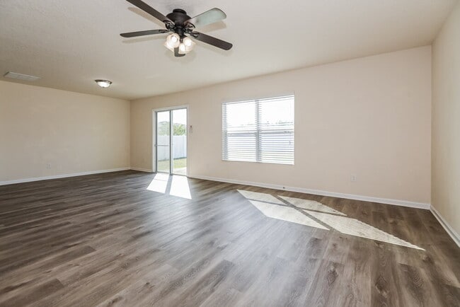 Photo - 1944 Rock Springs Way