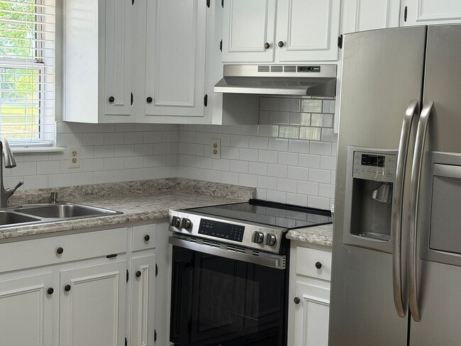 Photo - 154 Century Rd E