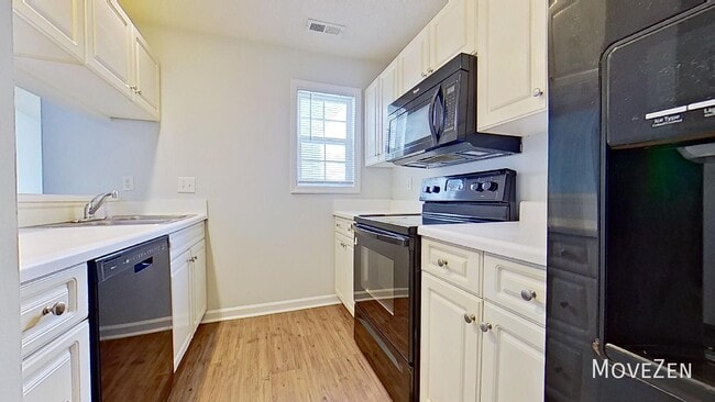 713 Clearwater Ct