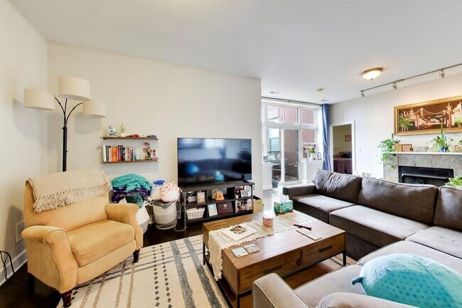 Photo - 2700 W Belmont Ave Unit 502