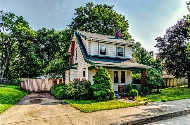 Photo - 2038 Stonelea St