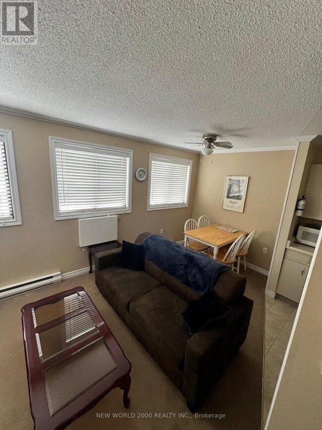 Photo - 154 Ainslie St N