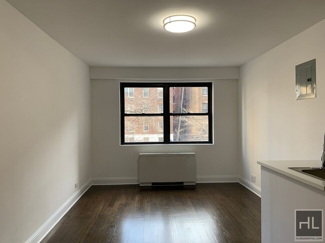 Photo - E 16 ST Unit 3X