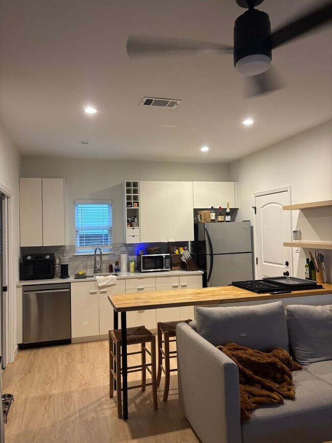 Photo - 1902 Haskell St