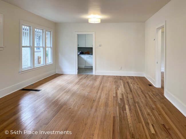 Photo - 1557 Harrison St