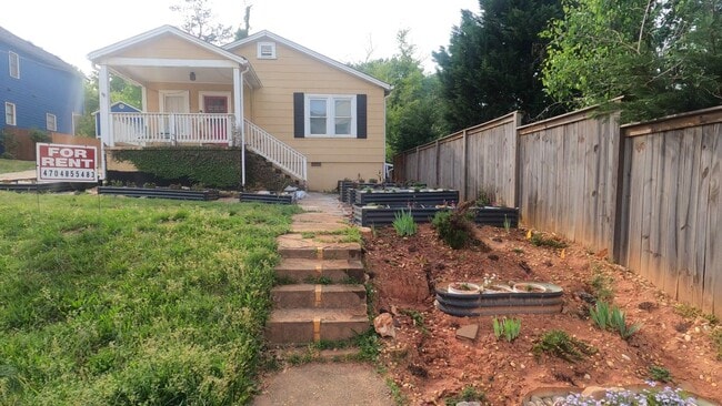 Building Photo - 1015 Avondale Ave SE