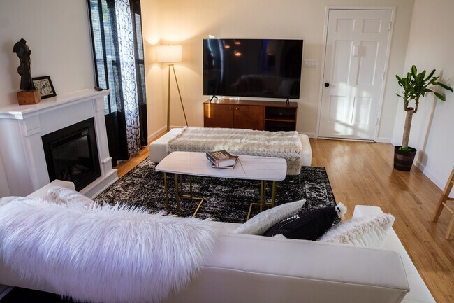 Photo - 1621 Campus Rd