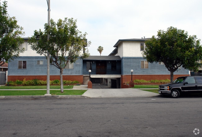 Photo - Stepney Apts