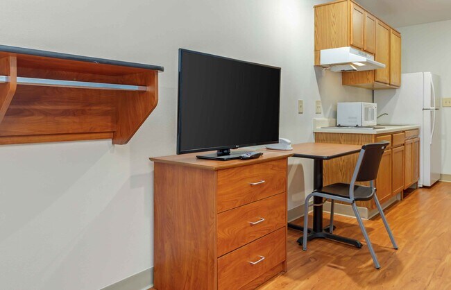 Furnished Studio-Fayetteville - West