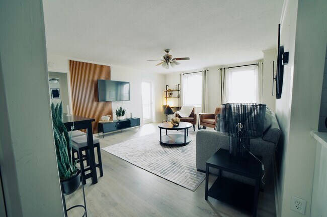 300 Peachtree St NE Unit 8C