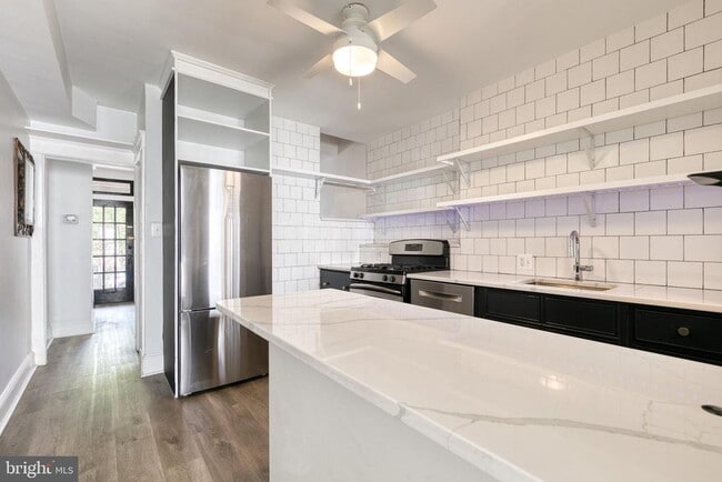 Photo - 860 W 33rd St