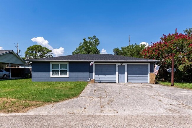 Photo - 7819 Bayside Dr House