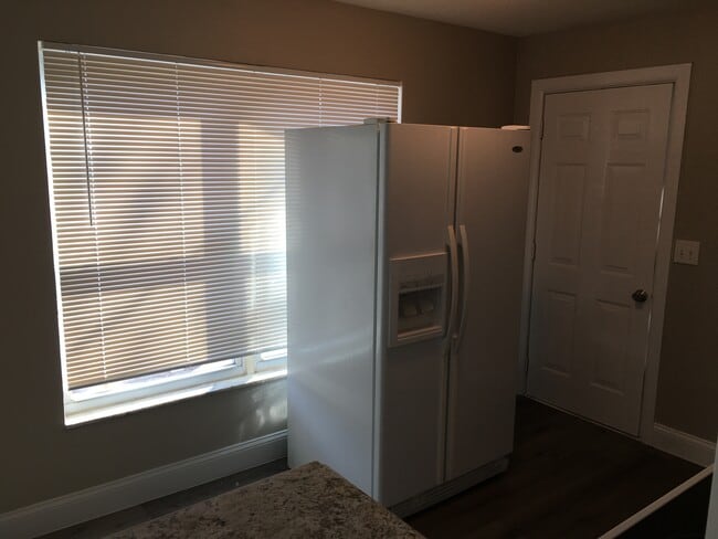 Building Photo - 805 10th St SW Unit Apt A