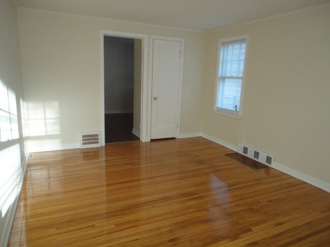 Lvg. Rm. - 615 Starin Ave Unit 2 South