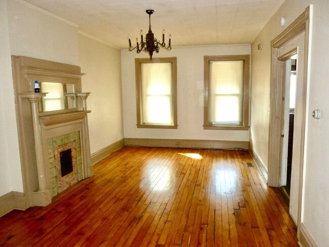 Photo - 325 W Lemon St