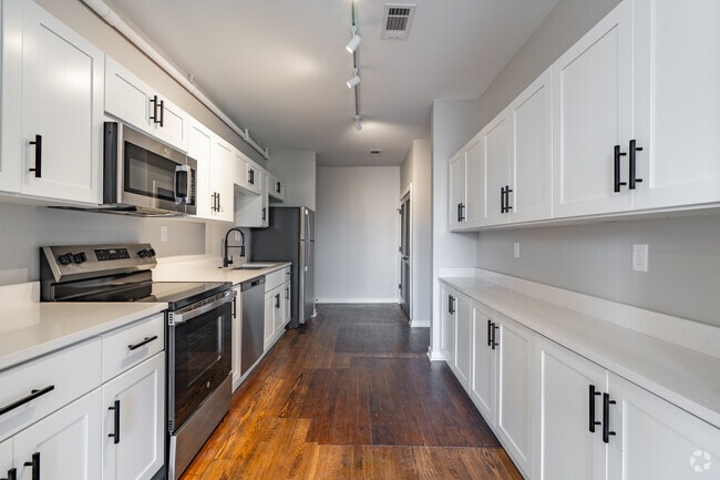 2BR, 2BA - Kitchen